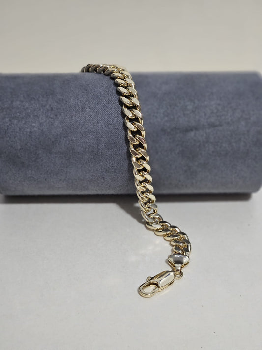 Close Cuban Bracelet