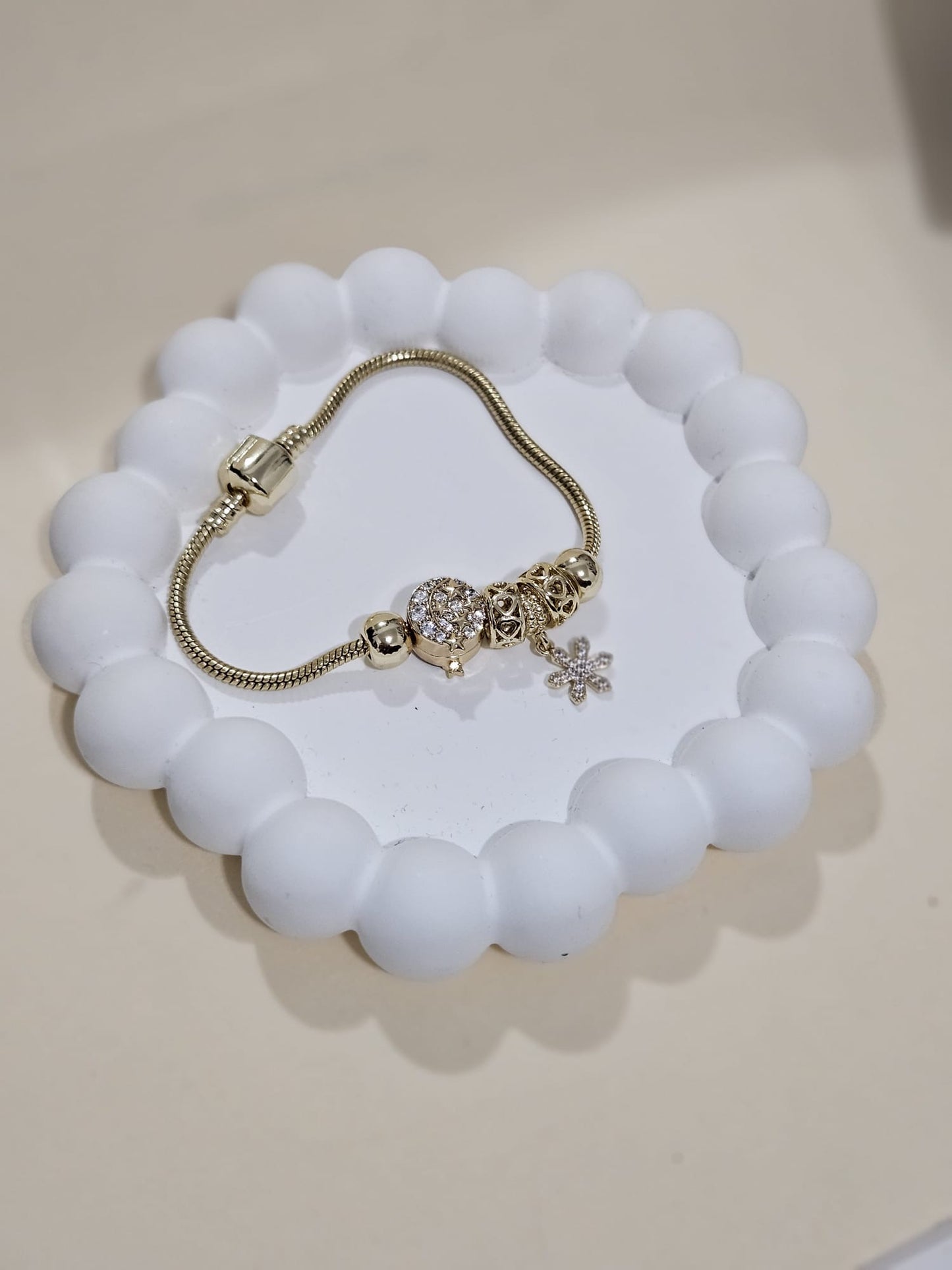 The Snow Bracelet